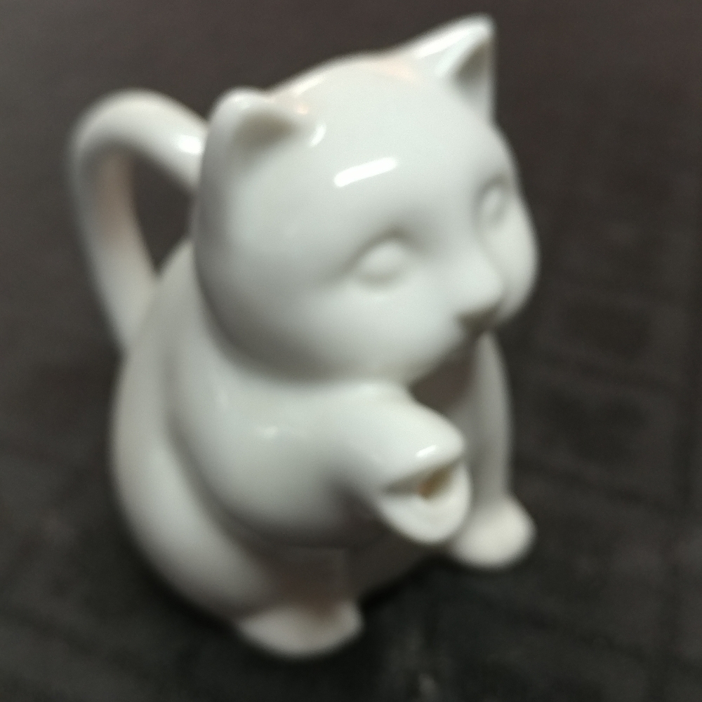 Vintage 2oz Porcelain Cat Creamer